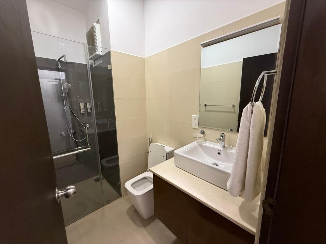 Ocean Breeze Negombo- Tidesend Luxury Beach Apartments Quarto foto